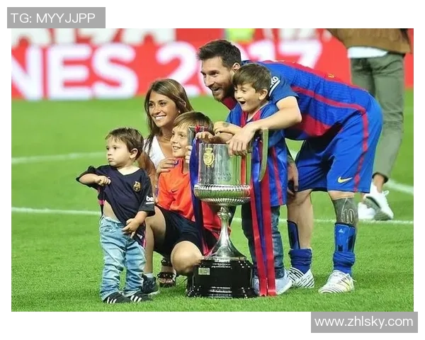 足球明星与19岁女友甜蜜互动引发热议两人爱情故事曝光引人关注